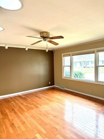 402 Elmwood Drive, Belvidere, IL 61008