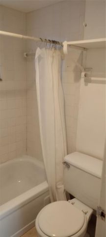 9340 Lagoon Place 302, Davie, FL 33324