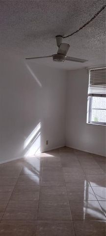 9340 Lagoon Place 302, Davie, FL 33324