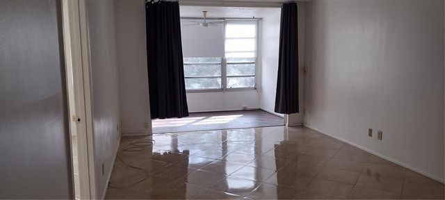 9340 Lagoon Place 302, Davie, FL 33324