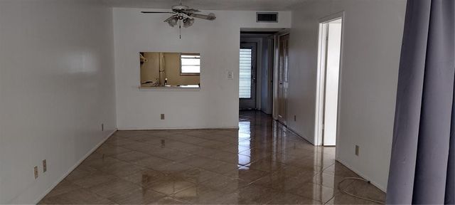 9340 Lagoon Place 302, Davie, FL 33324