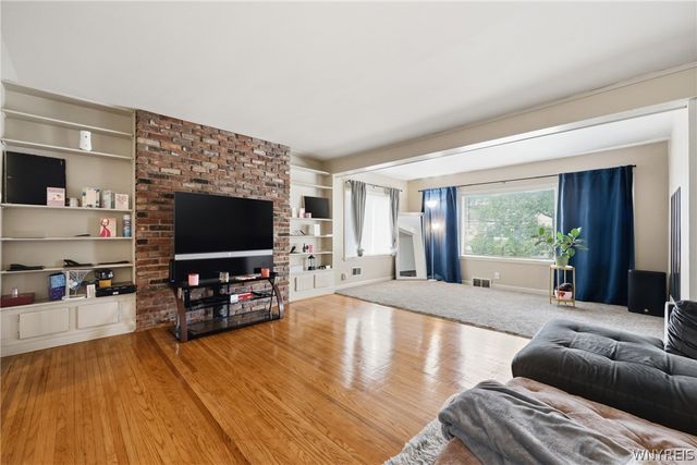 121 Tacoma Avenue, Buffalo, NY 14216