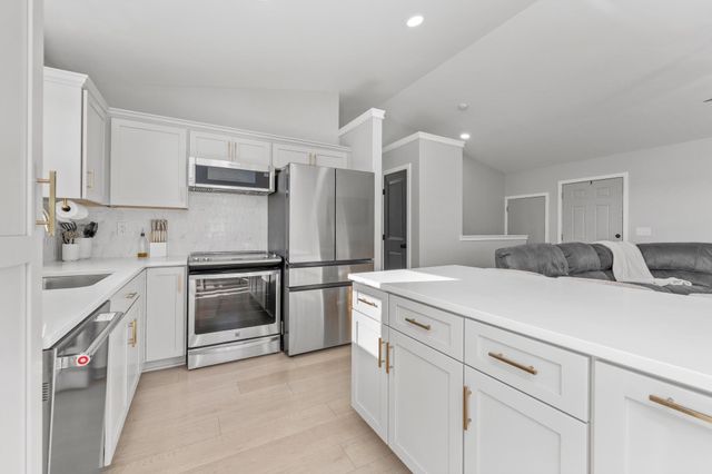 2641 E Spring Hill Ct, Goddard, KS 67052