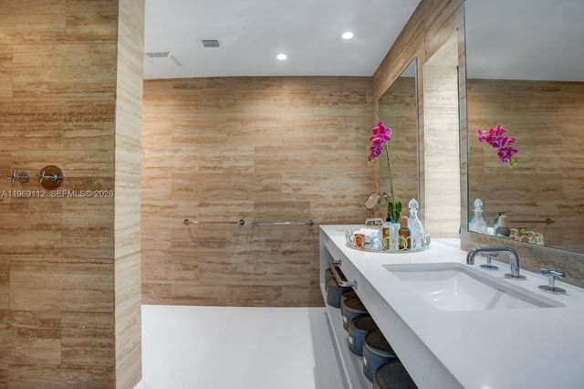 575 Hibiscus Ln, Miami, FL 33137