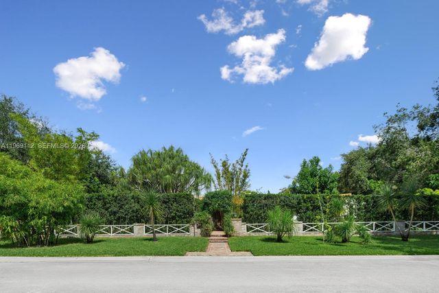 575 Hibiscus Ln, Miami, FL 33137