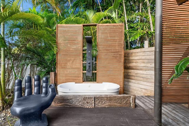 575 Hibiscus Ln, Miami, FL 33137