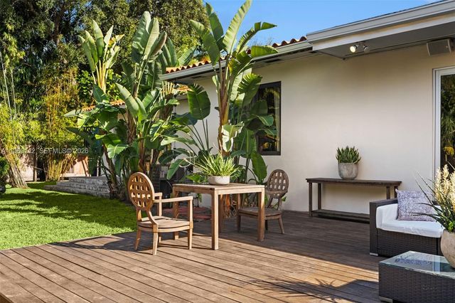 575 Hibiscus Ln, Miami, FL 33137