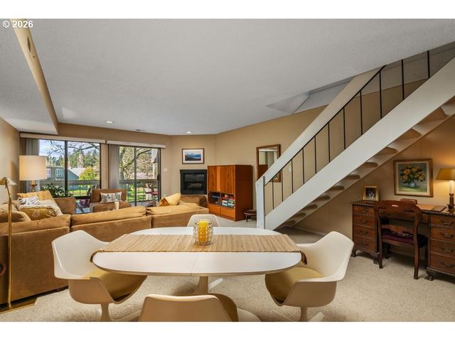 1655 Nw LAKEWAY Ln, Beaverton, OR 97006