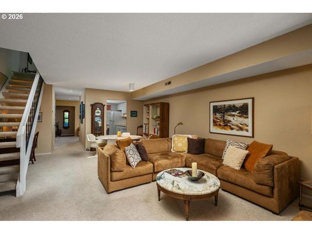 1655 Nw LAKEWAY Ln, Beaverton, OR 97006