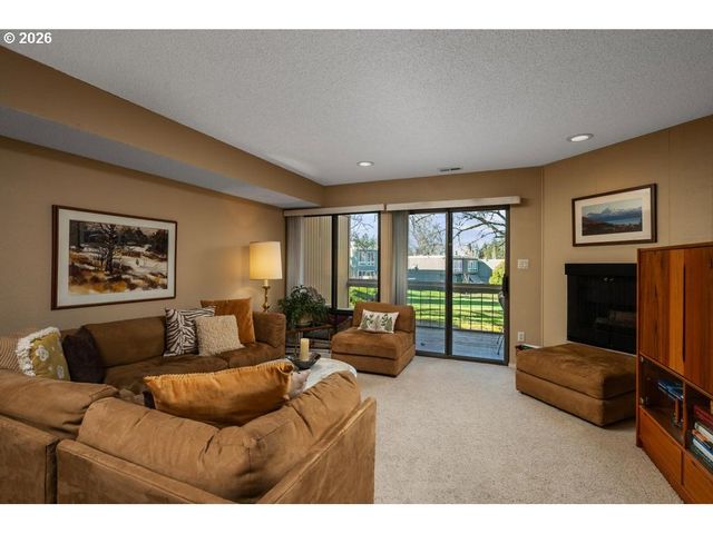 1655 Nw LAKEWAY Ln, Beaverton, OR 97006