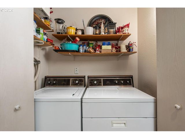 1655 Nw LAKEWAY Ln, Beaverton, OR 97006