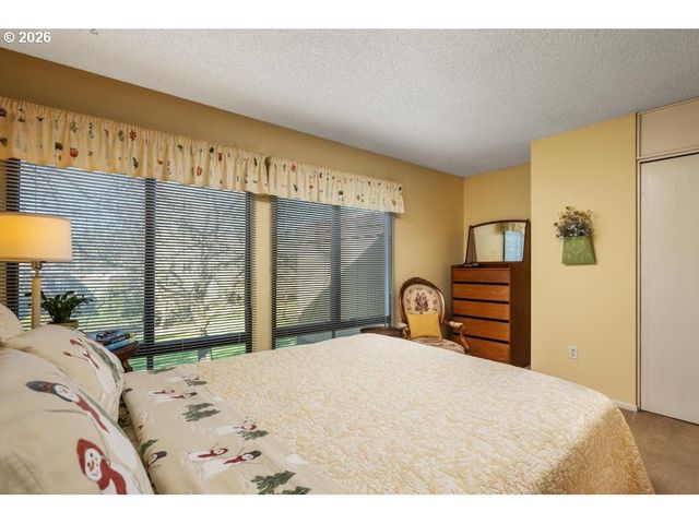 1655 Nw LAKEWAY Ln, Beaverton, OR 97006