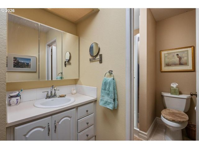 1655 Nw LAKEWAY Ln, Beaverton, OR 97006