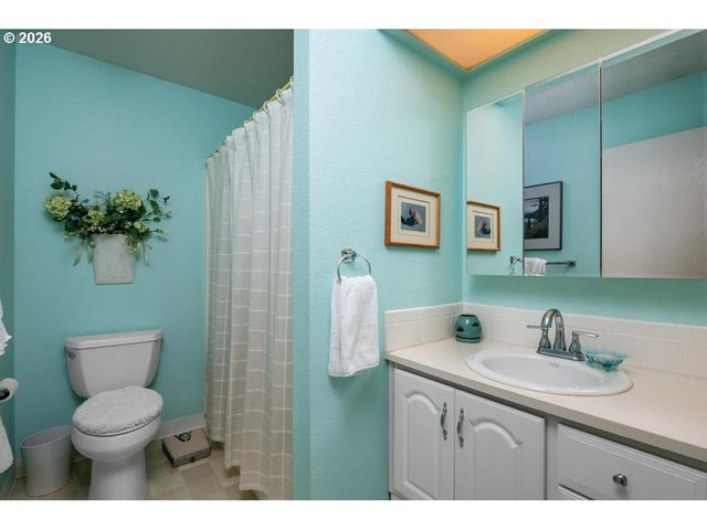 1655 Nw LAKEWAY Ln, Beaverton, OR 97006