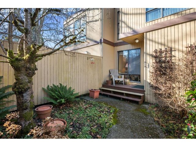 1655 Nw LAKEWAY Ln, Beaverton, OR 97006