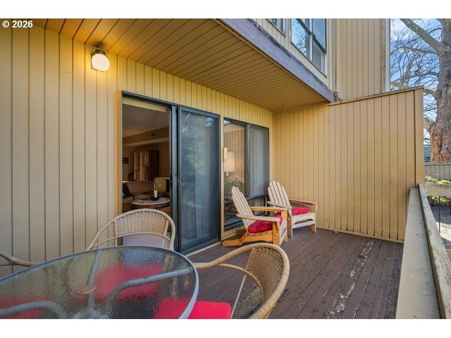 1655 Nw LAKEWAY Ln, Beaverton, OR 97006