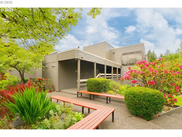 1655 Nw LAKEWAY Ln, Beaverton, OR 97006