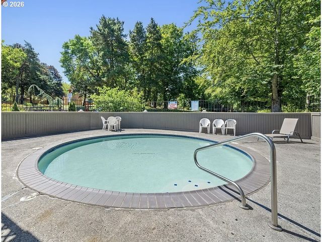 1655 Nw LAKEWAY Ln, Beaverton, OR 97006