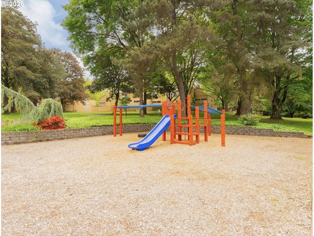 1655 Nw LAKEWAY Ln, Beaverton, OR 97006