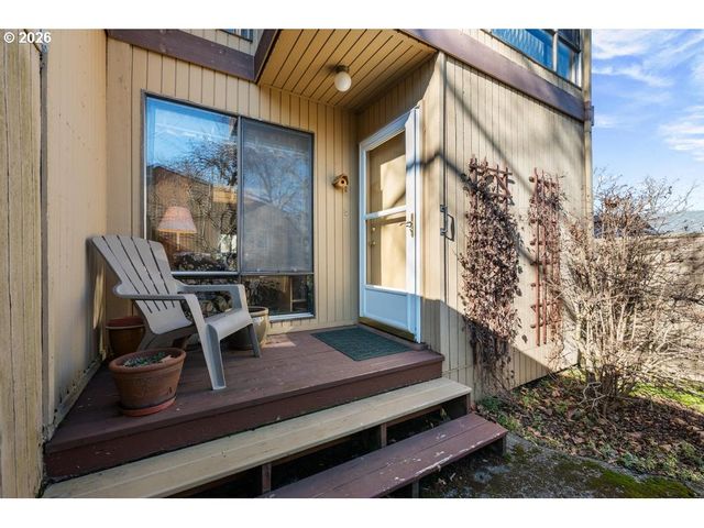 1655 Nw LAKEWAY Ln, Beaverton, OR 97006