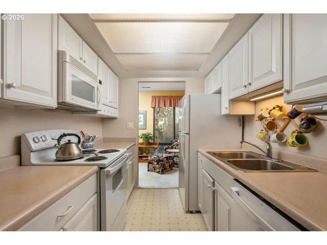 1655 Nw LAKEWAY Ln, Beaverton, OR 97006