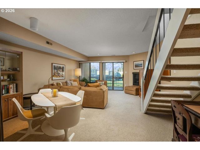 1655 Nw LAKEWAY Ln, Beaverton, OR 97006