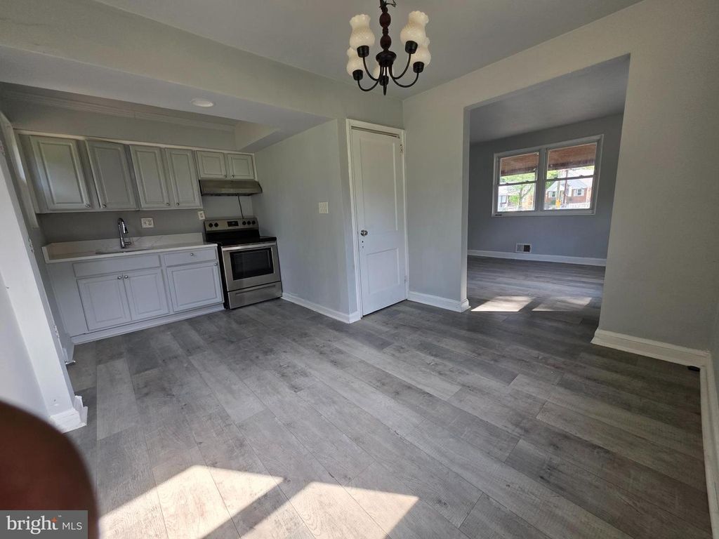 Image 10 of property listing at 4718 68TH AVE, Hyattsville, MD 20784