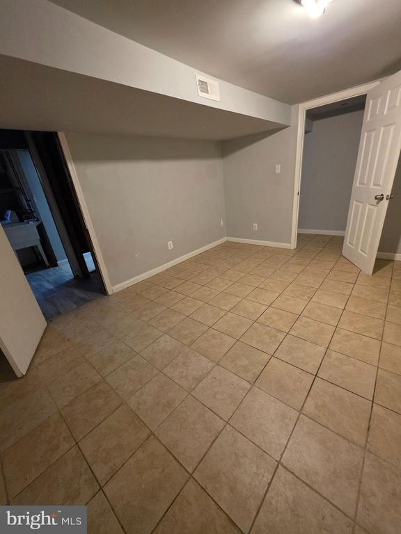 Image 18 of property listing at 4718 68TH AVE, Hyattsville, MD 20784