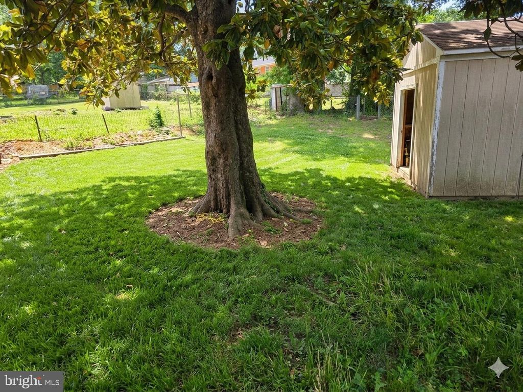 Image 22 of property listing at 4718 68TH AVE, Hyattsville, MD 20784