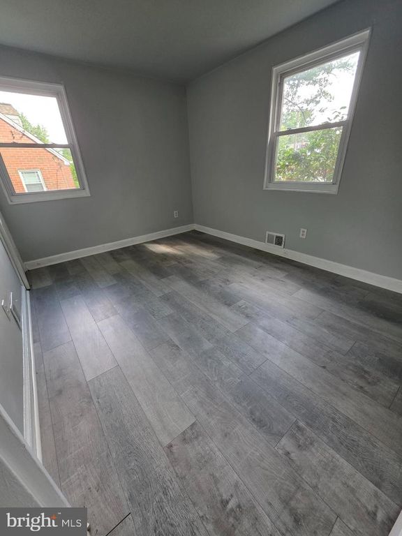 Image 4 of property listing at 4718 68TH AVE, Hyattsville, MD 20784