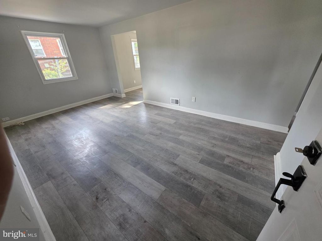 Image 8 of property listing at 4718 68TH AVE, Hyattsville, MD 20784