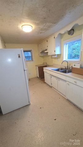 39 Henry Road, Sylva, NC 28779