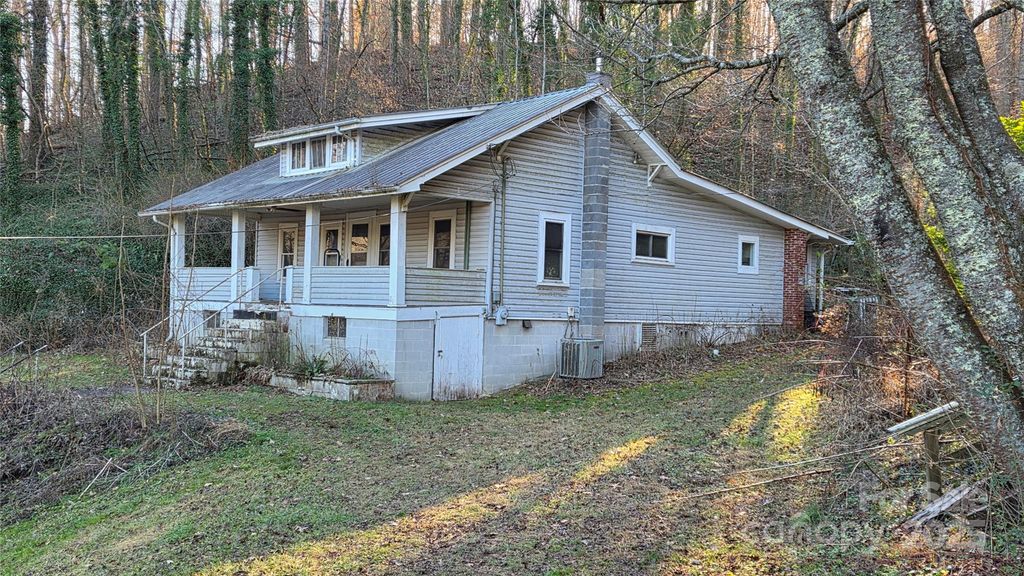 39 Henry Road, Sylva, NC 28779
