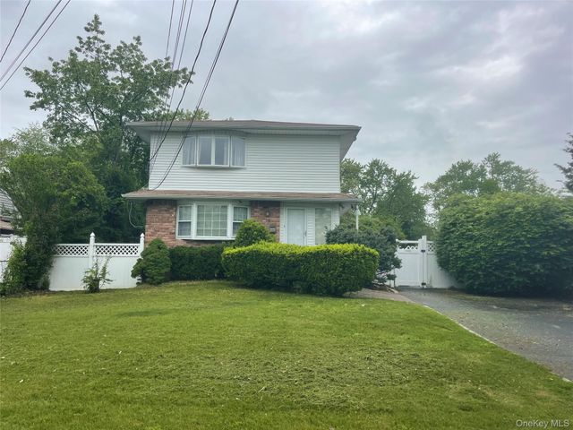 19 Oak Street, Deer Park, NY 11729