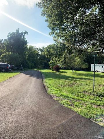 2056 Shannon Court, Pacific, MO 63069