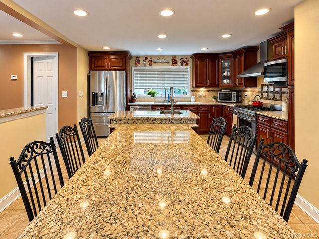 61 5th Avenue, East Rockaway, NY 11518