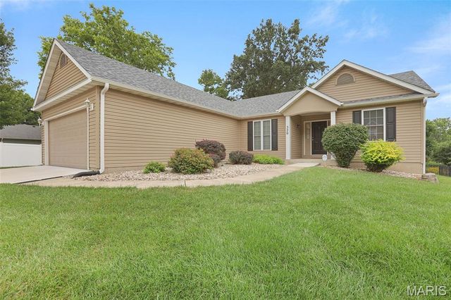 320 Willow Creek Drive, Edwardsville, IL 62025