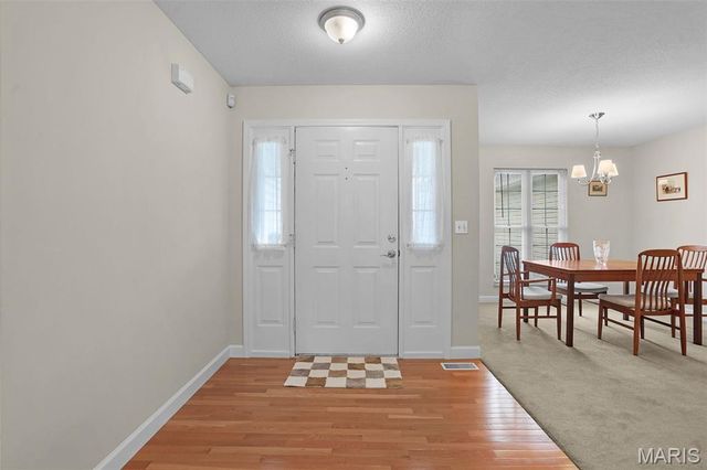 320 Willow Creek Drive, Edwardsville, IL 62025