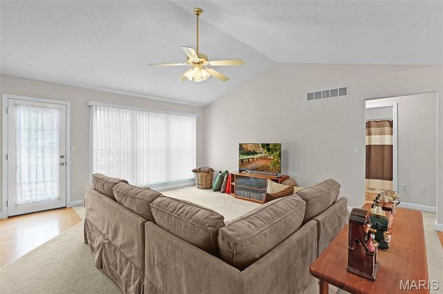 320 Willow Creek Drive, Edwardsville, IL 62025