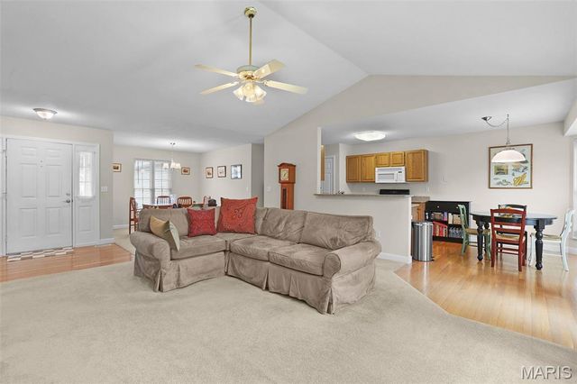 320 Willow Creek Drive, Edwardsville, IL 62025