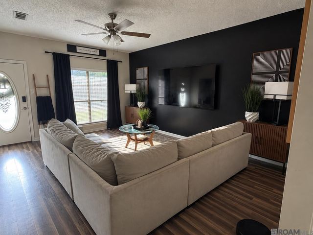 3650 Olga Lee Dr, Baton Rouge, LA 70816