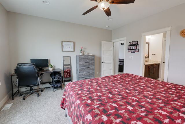 1818 Lakeview Drive, Pella, IA 50219