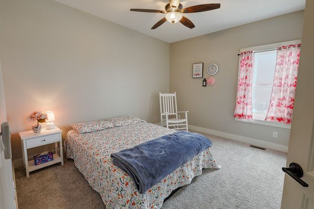 1818 Lakeview Drive, Pella, IA 50219