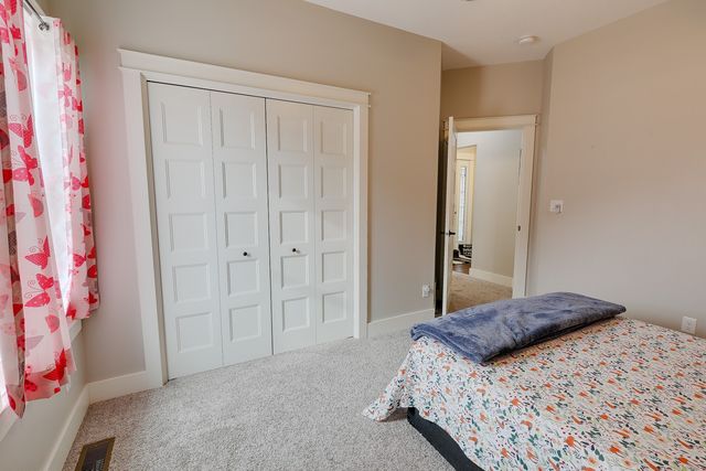 1818 Lakeview Drive, Pella, IA 50219