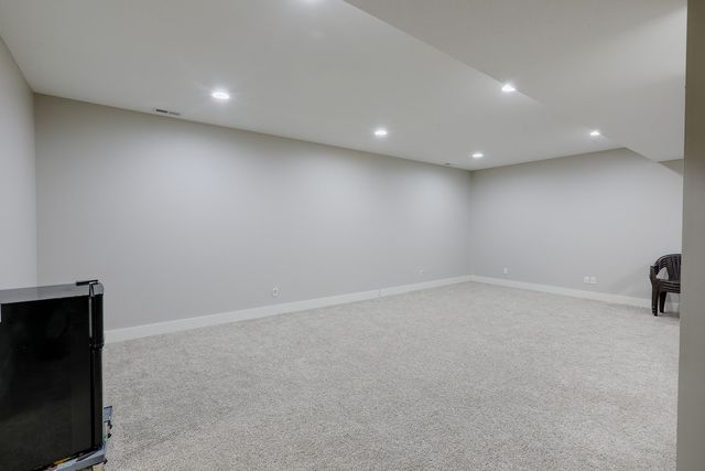 1818 Lakeview Drive, Pella, IA 50219