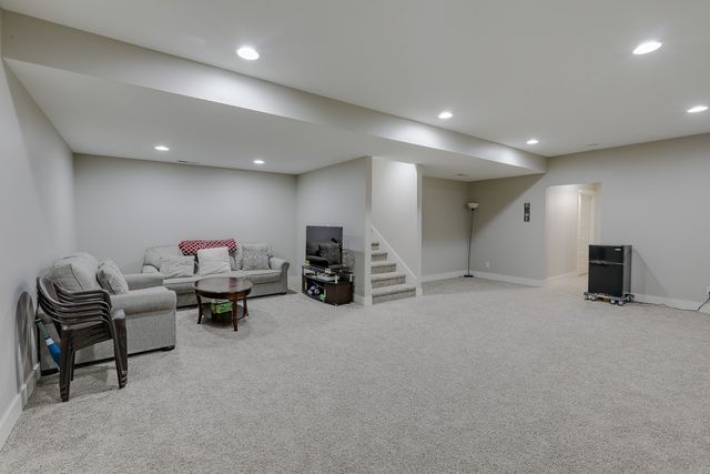 1818 Lakeview Drive, Pella, IA 50219