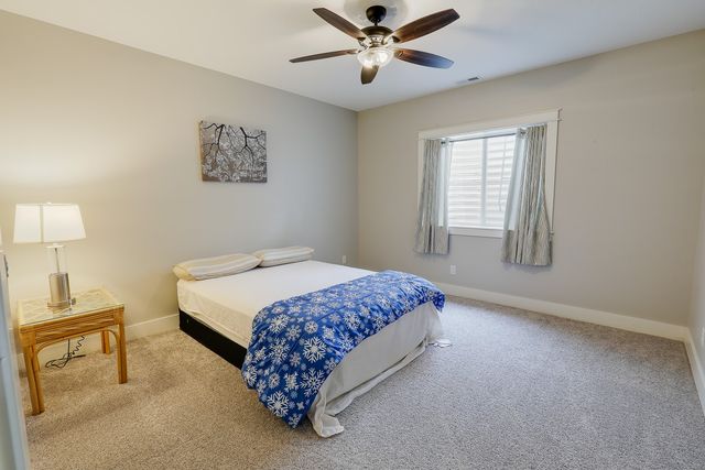 1818 Lakeview Drive, Pella, IA 50219