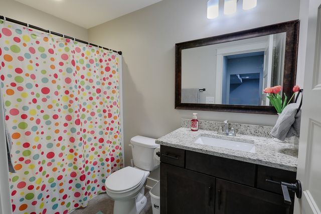 1818 Lakeview Drive, Pella, IA 50219