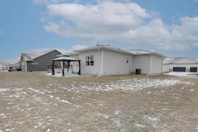 1818 Lakeview Drive, Pella, IA 50219