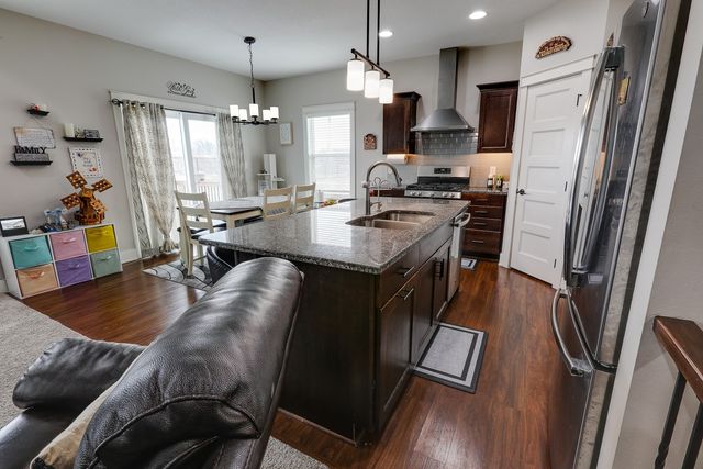 1818 Lakeview Drive, Pella, IA 50219